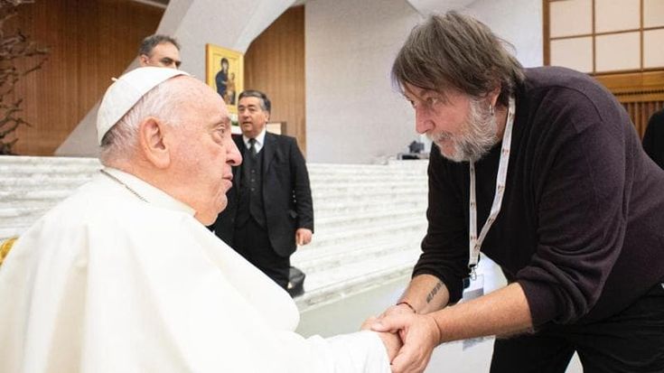 Le barzellette, le preghiere, i migranti. Luca Casarini: “Il Papa ci ha difesi, sarà sempre a bordo”