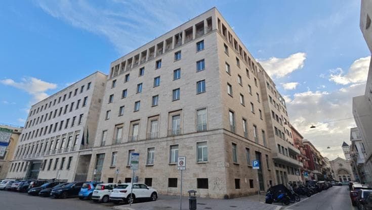 Bari, un hotel a cinque stelle nell’ex palazzo Totocalcio sul lungomare: la Zes cancella il divieto