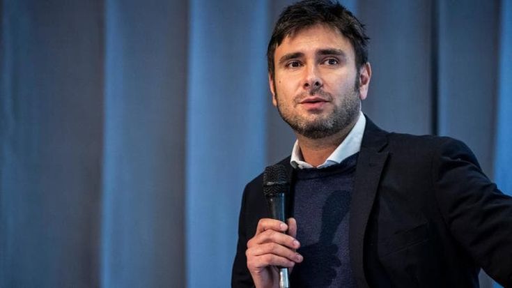 Di Battista sedato e in terapia intensiva. Amici e famiglia mantengono il riserbo