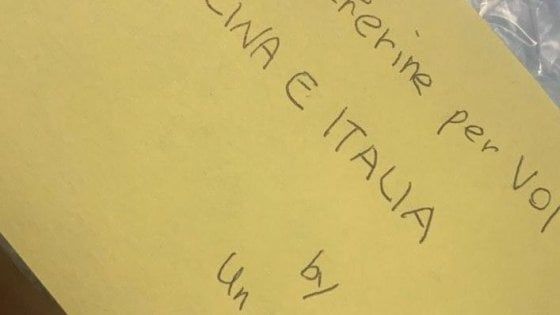 Roma, un anonimo cinese lascia ai vicini busta con 10 mascherine