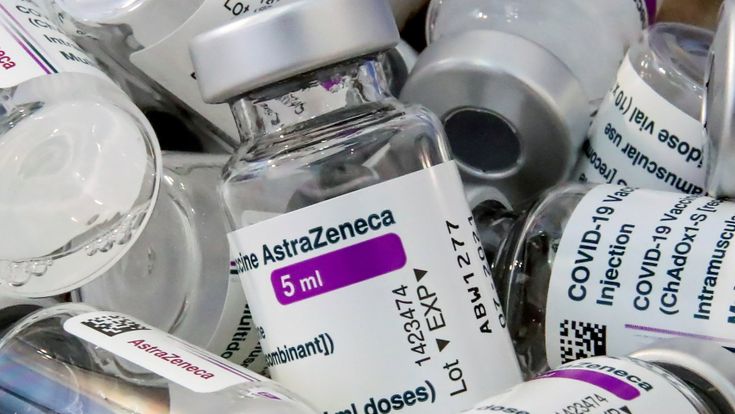 Vaccini, Draghi e i leader Ue alleati: “Ora bisogna ripartire uniti”. E l’Italia arruola testimonial