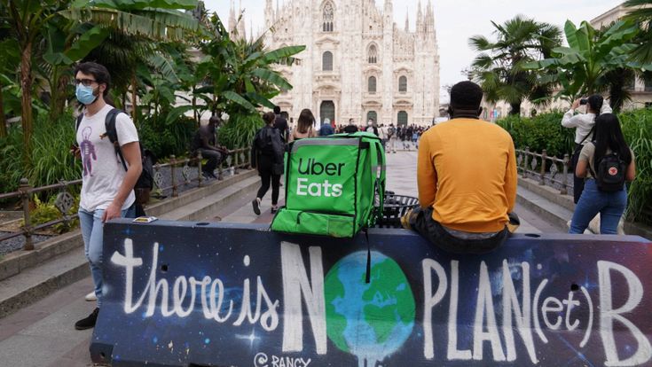 "Tre euro a consegna e mi hanno tolto i soldi per curare mia madre”