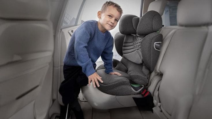 Bambini in auto, il 32% dei genitori non usa correttamente i seggiolini