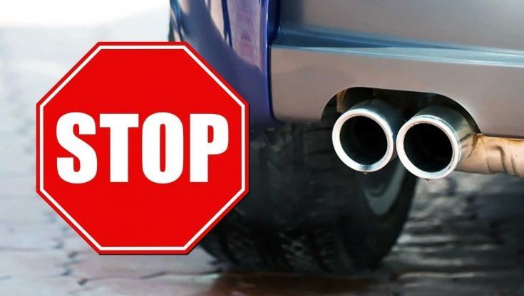 Annuncio Ue: dal 2035 in vendita solo auto ad emissioni zero. I costruttori: "Decisione irrazionale"