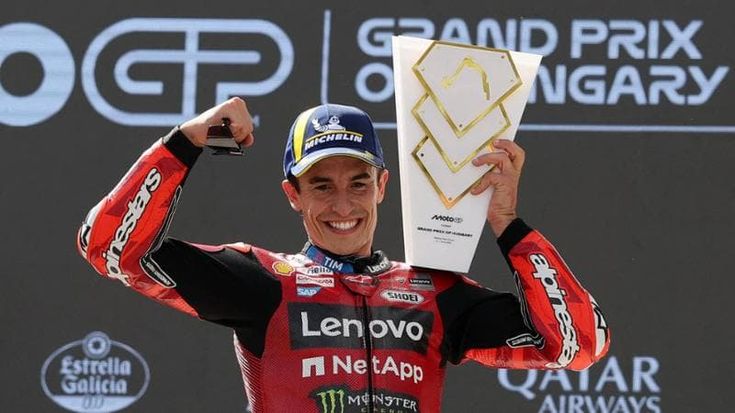 MotoGp, Marc Marquez trionfa in Ungheria: vittoria numero 100. Bagnaia 3°, Bezzecchi subito fuori