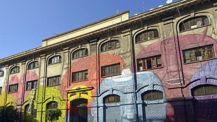 Blu, il murale cancellato che divide: "Street art fatta per svanire". Ma c'è chi la vuole in museo