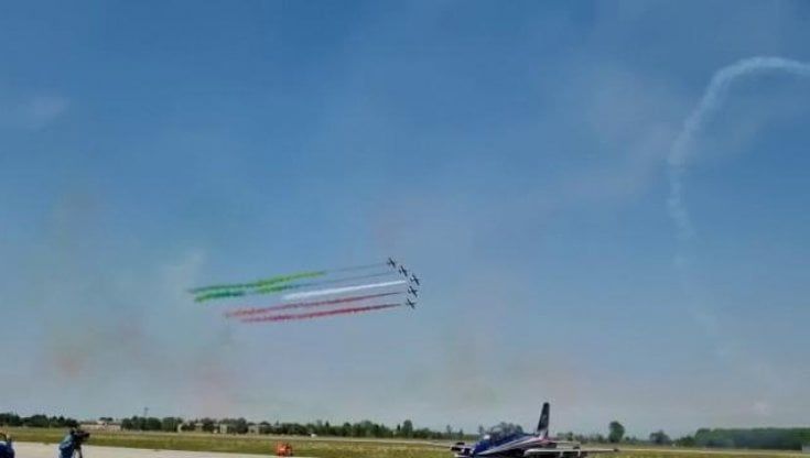 2 giugno, festeggiamenti ridotti: niente parata ma ci saranno le Frecce tricolori. E Mattarella parlerà in tv