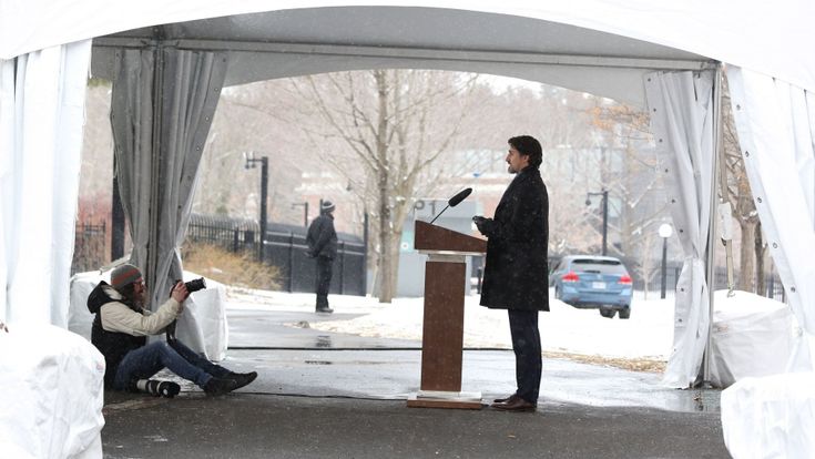 Justin Trudeau, premier in quarantena: alla guida del Canada in remoto tra figli, bagnetti e lavatrici