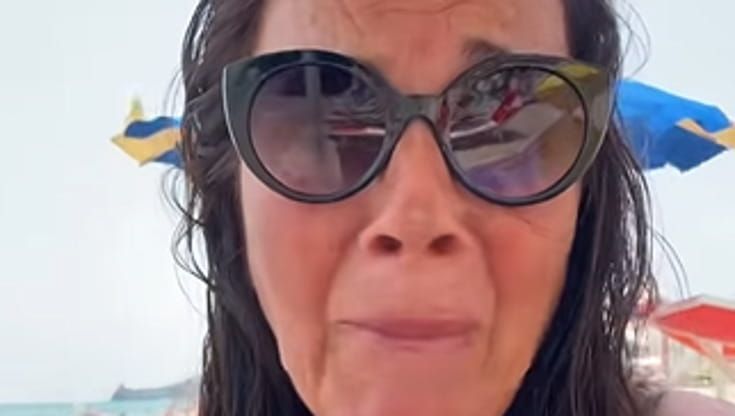 Tiktoker con parentele nei clan e custode dormitorio, l’accusa: “Così truffava il Comune di Napoli”