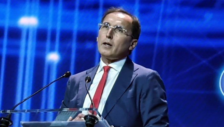 Dpcm, linea dura del governo ma sui ricongiungimenti Conte apre. Ipotesi ultima messa della Vigilia alle 20 