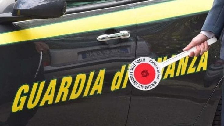 Catanzaro, imprenditore pagava i dipendenti 4 euro l’ora per 50 ore a settimana: tre arresti e sequestri per 27 milioni. “Rapporto di sovranità assoluta”