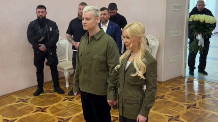 Shaman e Mizulina, la coppia di “Zeta-patrioti” russi si sposa a Donetsk. Tra amore e propaganda