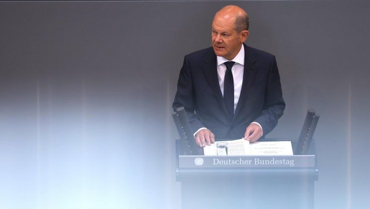 Scholz frena sulla "corsia preferenziale" per l'Ucraina nell'Ue