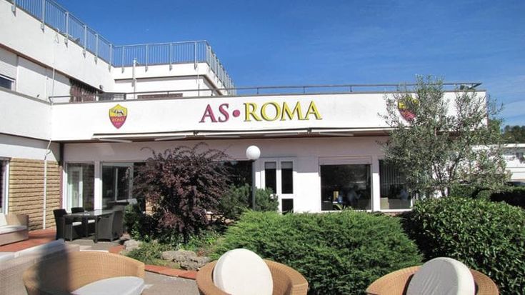 Trigoria, mossa dei Friedkin sugli impiegati: “Se vuoi lavorare, puoi farlo nei Roma Store”