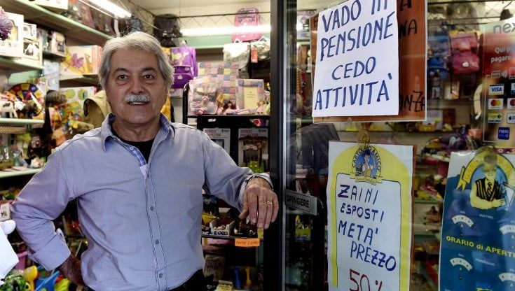 San Lazzaro, il cartolaio chiude bottega dopo 56 anni 