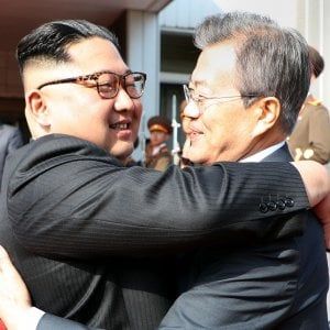 Moon: "Kim Jong-un pronto a denuclearizzazione completa". Riparte il dialogo con Usa, ma restano nodi da sciogliere