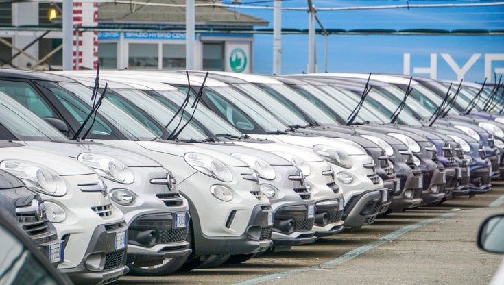Crisi da lockdown, il mercato dell'auto rivede la luce. E i suv soffiano il primato alle utilitarie