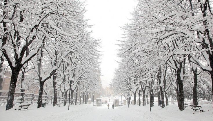 Previsioni meteo, weekend quasi primaverile, ma da lunedì raid artico temporali, venti forti e anche neve
