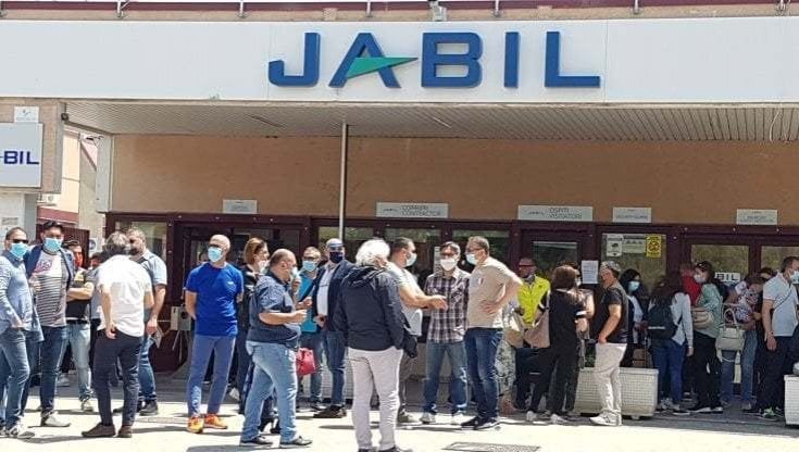 Azienda assume ex Jabil e li licenzia, dovrà reintegrarli
