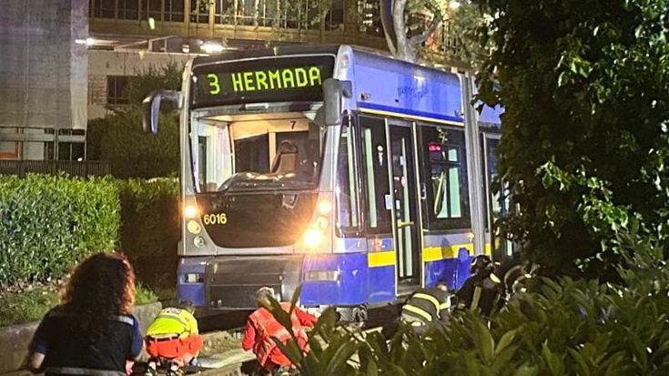 Torino, investito da un tram in corso Svizzera: grave un uomo di 79 anni