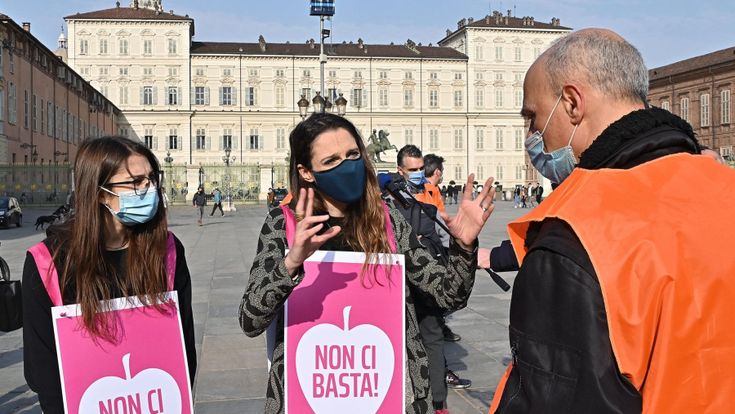 Tre strategie per restituire il lavoro alle donne