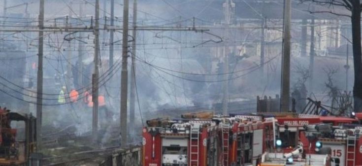 Viareggio, treno esplode in stazione: è strage. In fiamme auto e palazzi: 14 morti, 3 dispersi