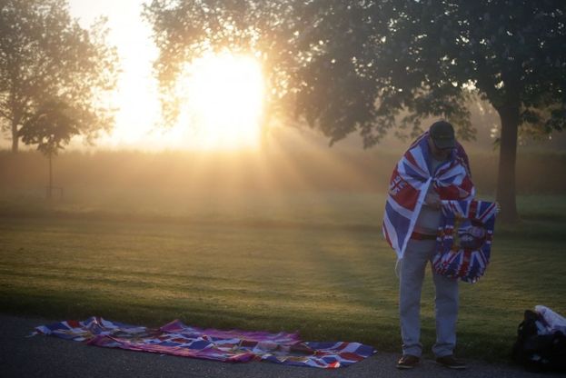 Royal Wedding, folla in strada dalla notte all'alba