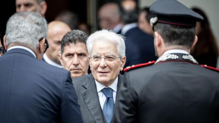 Mattarella: "Qualcuno cerca di derubricare Covid a leggera influenza. Eroi gli infermieri a Gaza"