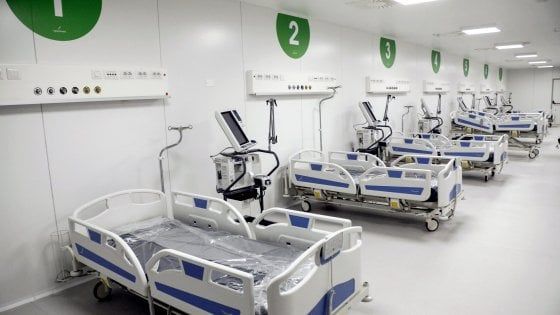 Coronavirus, inaugurato l’ospedale alla Fiera di Milano: è la più grande terapia intensiva d’Italia