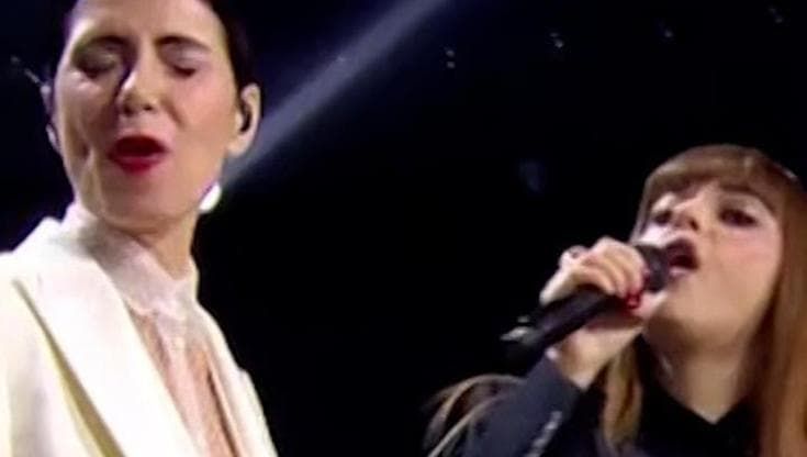 Giorgia e Annalisa incantano l’Ariston con "Skyfall": standing ovation per un duetto da brividi