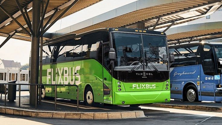 Flixbus in viaggio con Greyhound: la startup si compra una leggenda