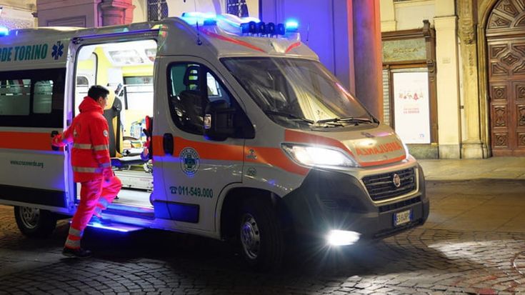 Troppa fretta di nascere: la bimba viene alla luce in casa grazie all’équipe del 118 appena arrivata