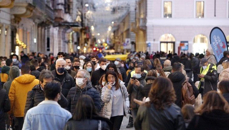 Covid Lazio, il piano per evitare la zona gialla: open day e più posti letto