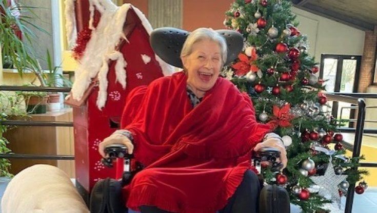 I desideri di Natale degli anziani nelle Rsa in Puglia: "Chanel n. 5, sigari toscani o una sciarpa di coppia"