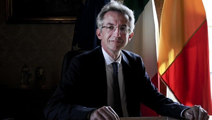 Napoli, città bloccata e sit-in, il sindaco si sfoga: "In Comune hanno lasciato un disastro"