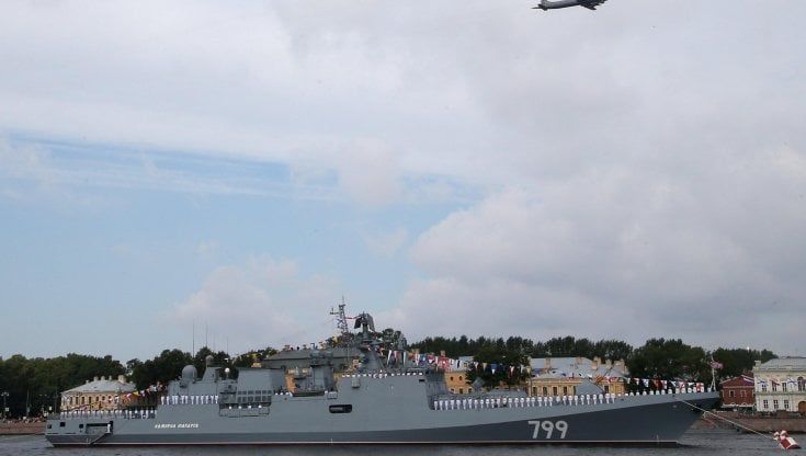 Fregata russa colpita da un missile nel mar Nero, ma Mosca nega