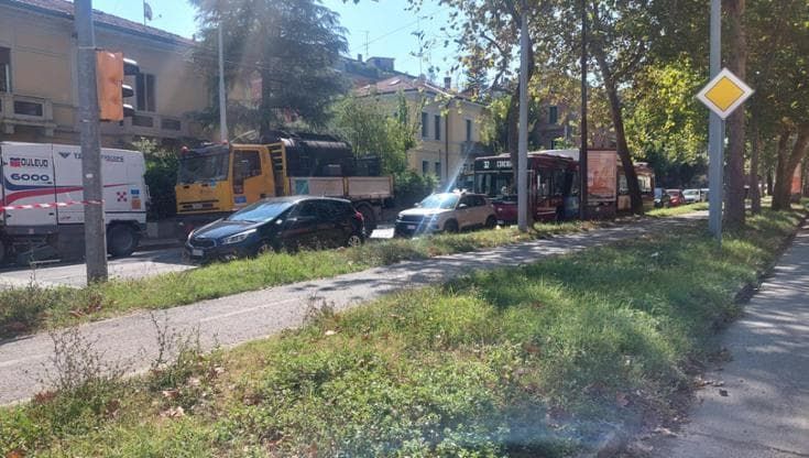 Bologna, rientro con ingorghi per le asfaltature sui viali e i lavori in Santo Stefano