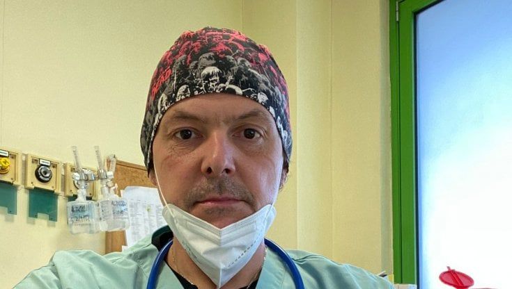 Il medico "gettonista" Riccardo Stracka: "Lavoro meglio, la mia vita privata è migliorata e guadagno di più"