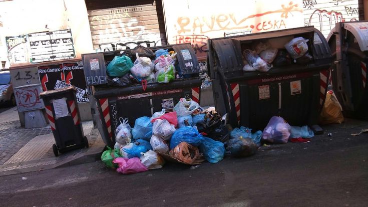 Immondizia, emergenza dal centro alla periferia