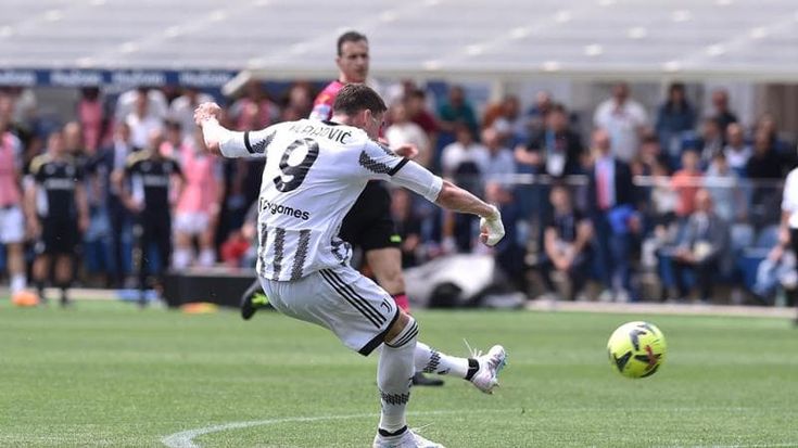 Juventus, Vlahovic: il futuro è un domino legato al mercato mondiale di Mbappè e Kane