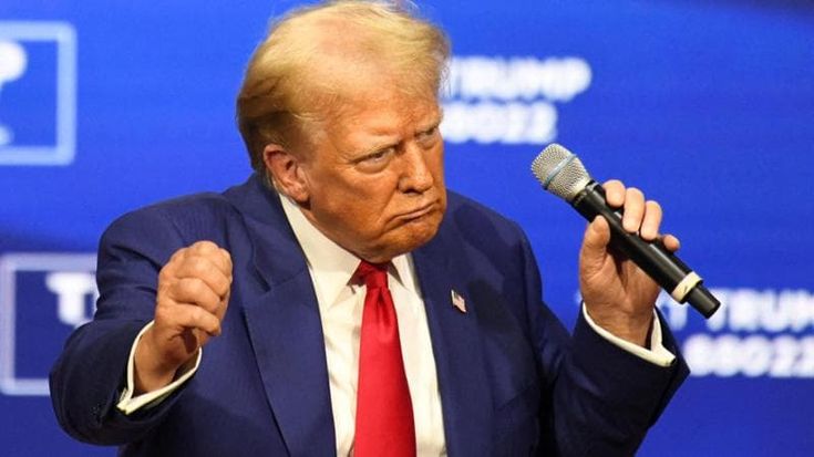 Stati Uniti, al comizio di Trump 40 minuti di canzoni. I dem: “Perso e confuso sul palco”