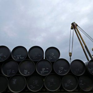 La Cina fissa il prezzo del petrolio a 40 dollari: beffa per i consumatori, ma agli italiani va peggio