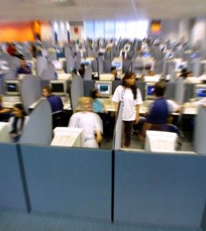 I lavoratori dei call center in piazza contro delocalizzazioni e appalti senza regole