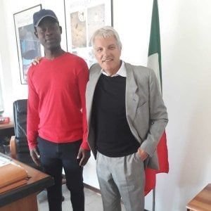 Sindaco del Torinese disobbedisce al decreto Sicurezza: "Iscrivo lo stesso un migrante all'anagrafe"