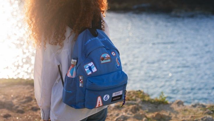 Polignano a Mare sugli zaini Eastpak, l'edizione (molto) limitata si ispira alla perla del turismo pugliese 
