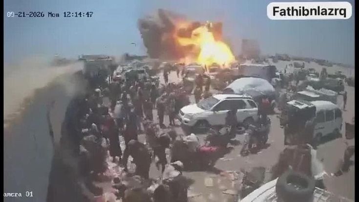 Il mercato affollato, poi l'impatto e la fuga: le telecamere riprendono l'attacco in Yemen