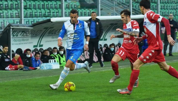 Rosa, altra beffa nel finale. Il Bari recupera due gol e pareggia. LA CRONACA 2-2