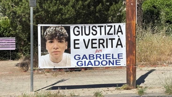 Patteggia sei mesi per omicidio stradale, protesta dei familiari della vittima a Enna
