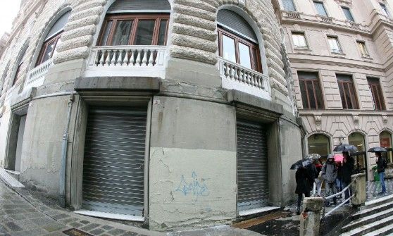 Anche la cultura finisce sott'acqua: alluvionata all'ex Colombia la nuova biblioteca universitaria<br/>I