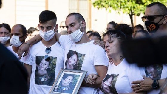 Siracusa, il calvario del piccolo Evan: tre ricoveri da maggio, ma lasciato alla madre già indagata per maltrattamenti 